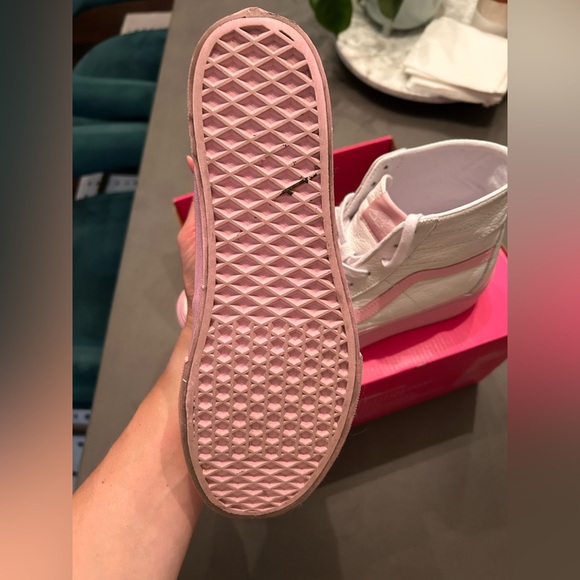 Limited Edition - Barbie x Vans White & Pink High-Top Sneakers in original box - Picture 10 of 12